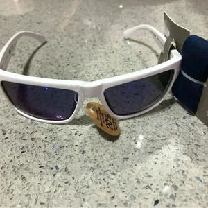 Ophelia Roe 100% UV protection Polarized Sunglasses with cord